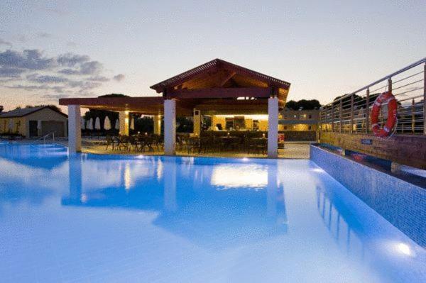 Island Blue Hotel Pefki  ภายนอก รูปภาพ